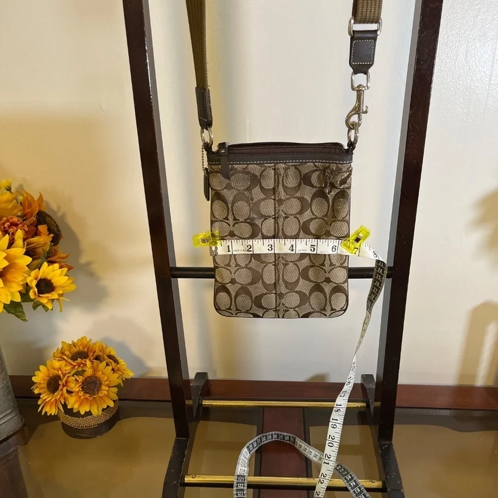 Coach Signature C Swing Pack Crossbody Bag.
See pictures for condition  of bag - Picture 6 of 13